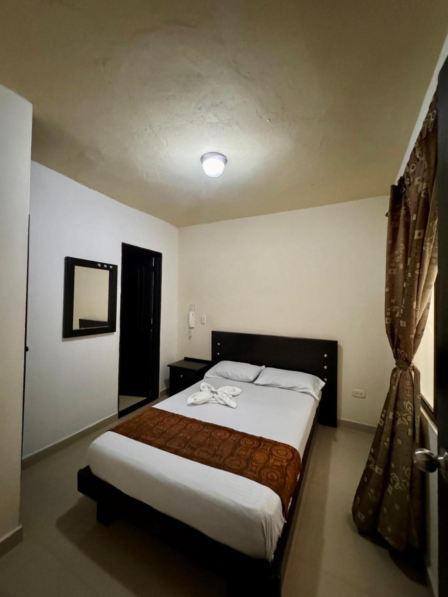 Hotel Portal Dorado 마리닐라 외부 사진