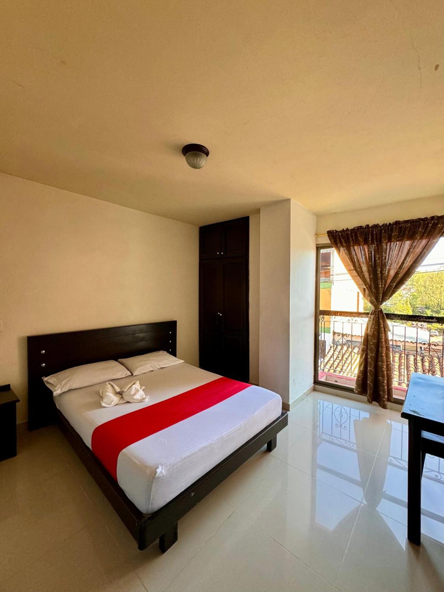 Hotel Portal Dorado 마리닐라 외부 사진