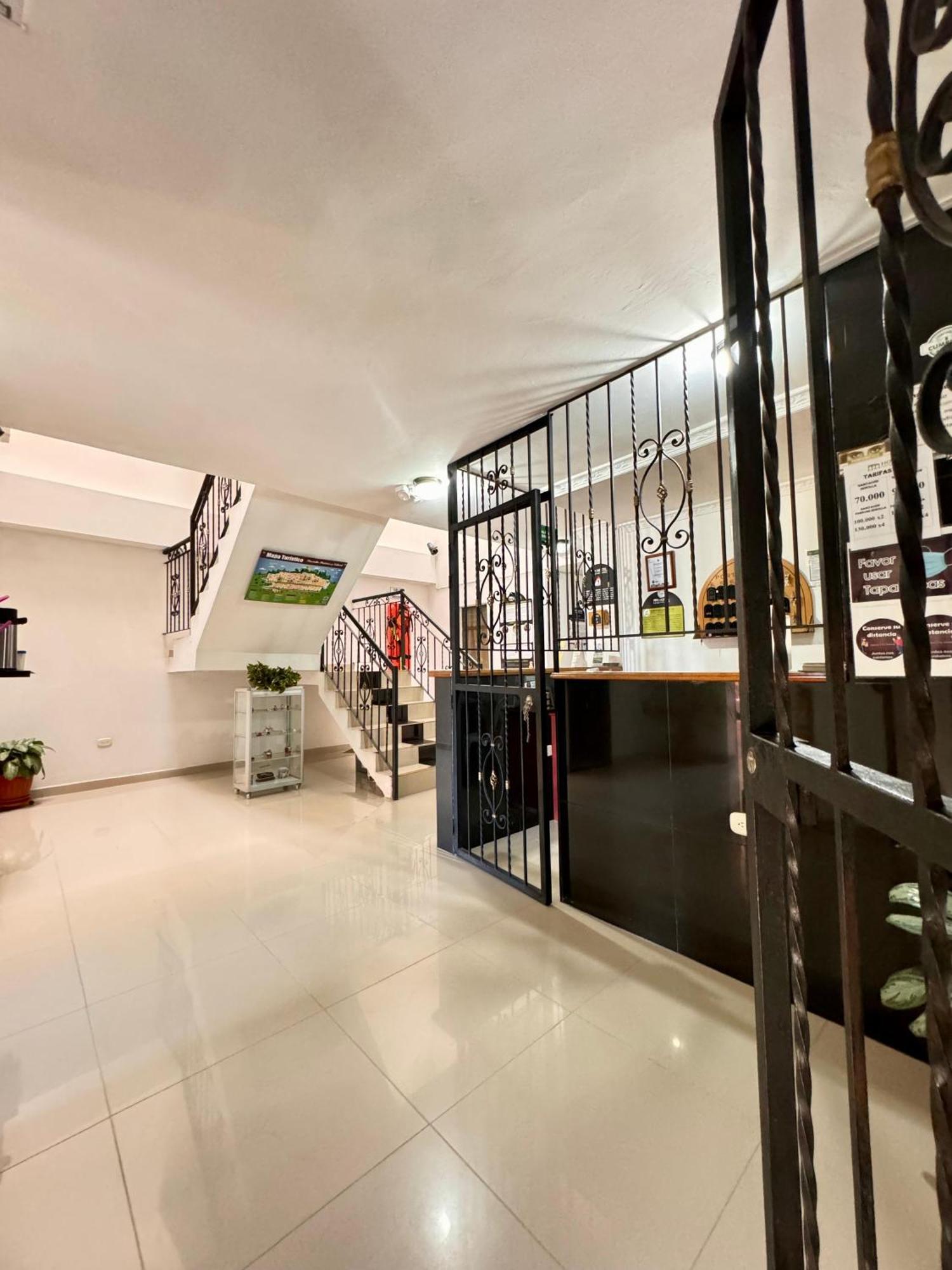 Hotel Portal Dorado 마리닐라 외부 사진