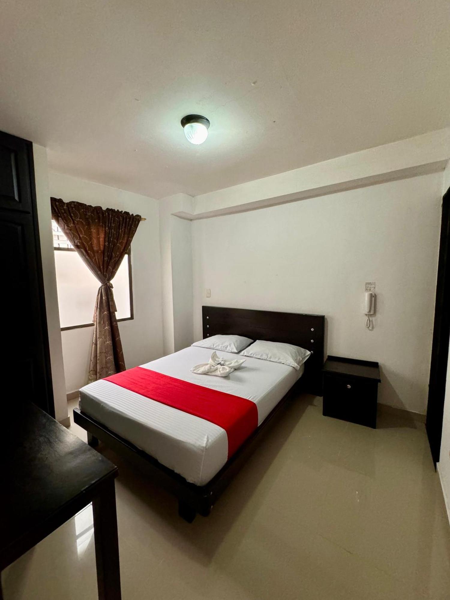 Hotel Portal Dorado 마리닐라 외부 사진