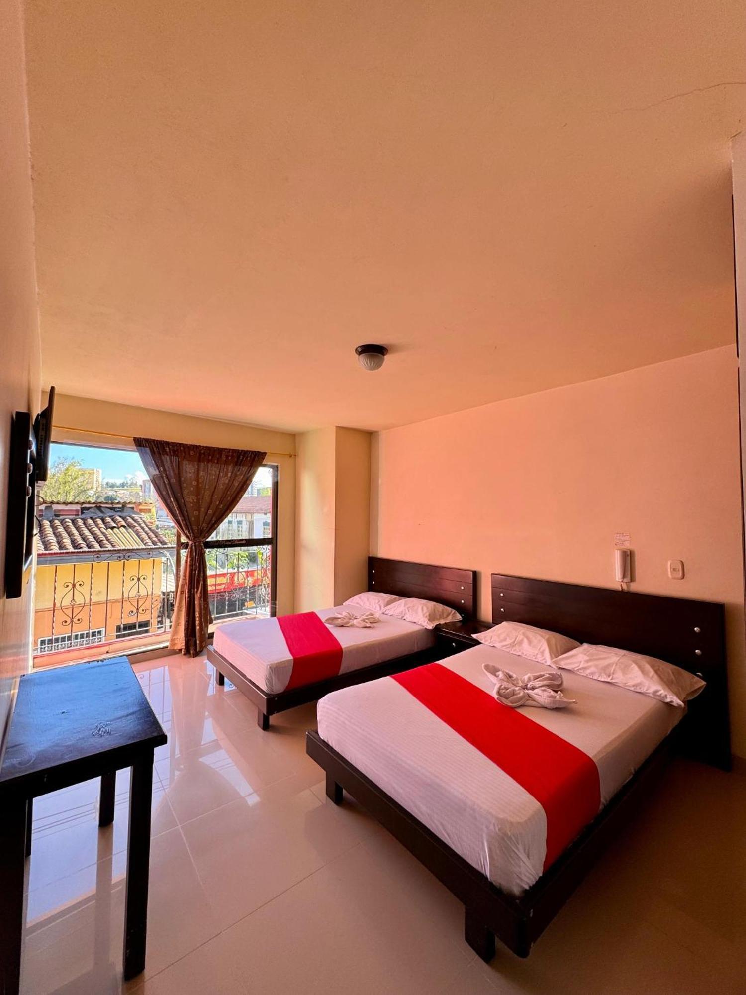 Hotel Portal Dorado 마리닐라 외부 사진