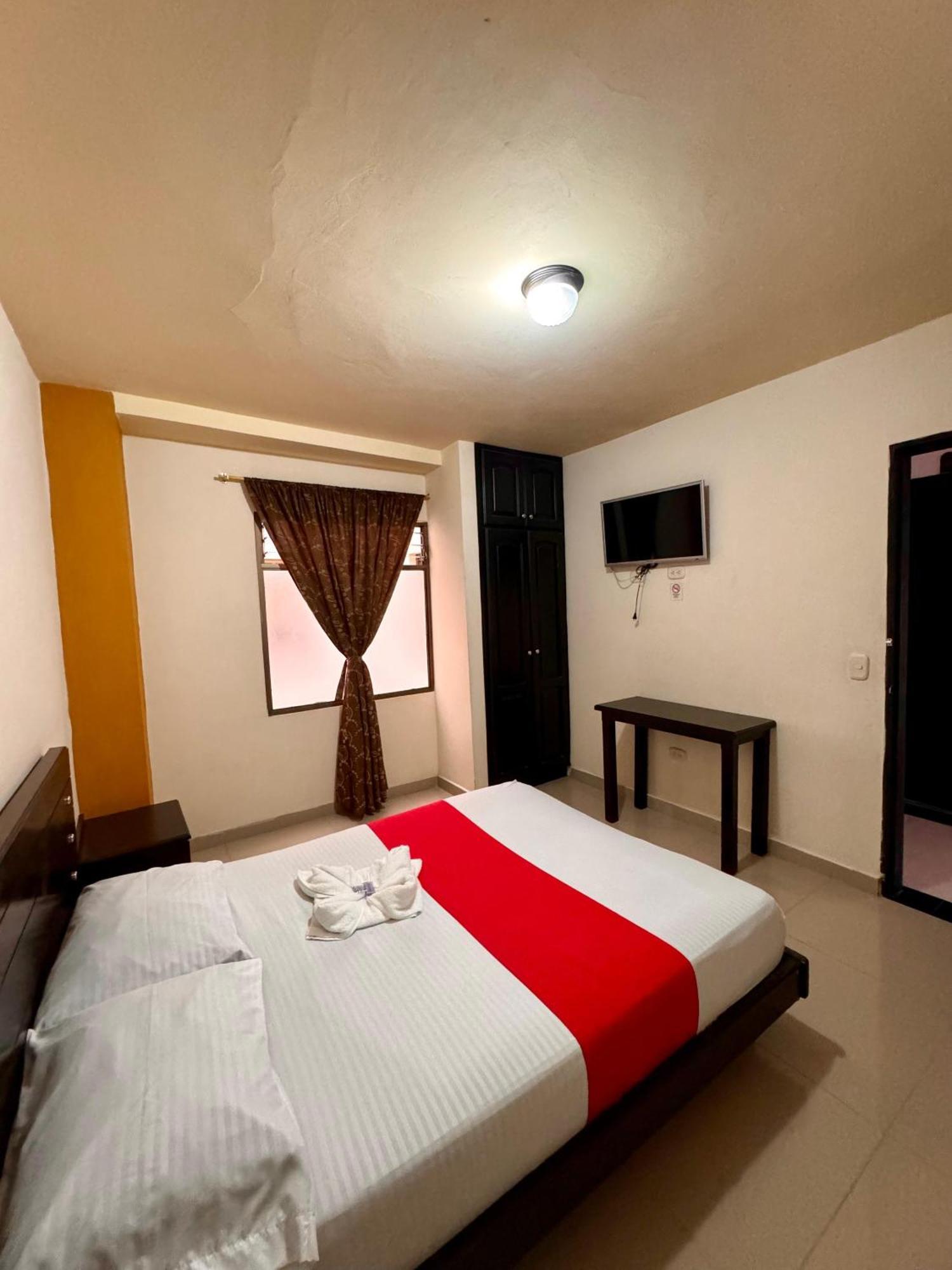 Hotel Portal Dorado 마리닐라 외부 사진