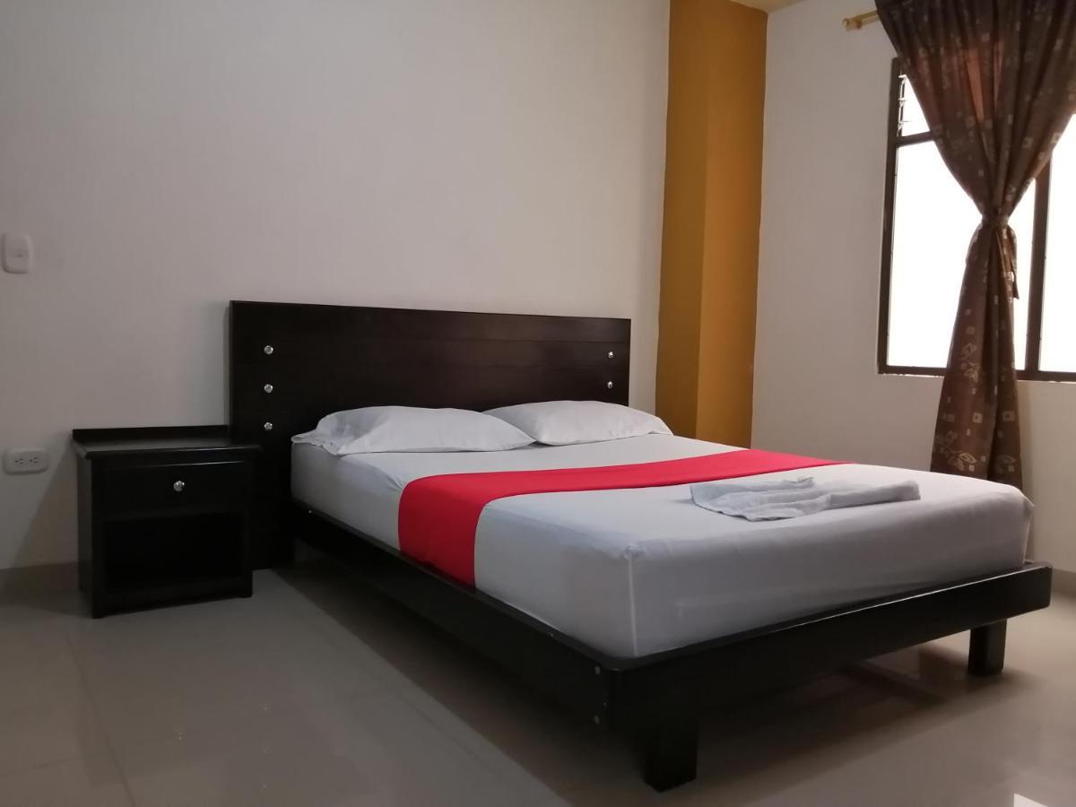 Hotel Portal Dorado 마리닐라 외부 사진