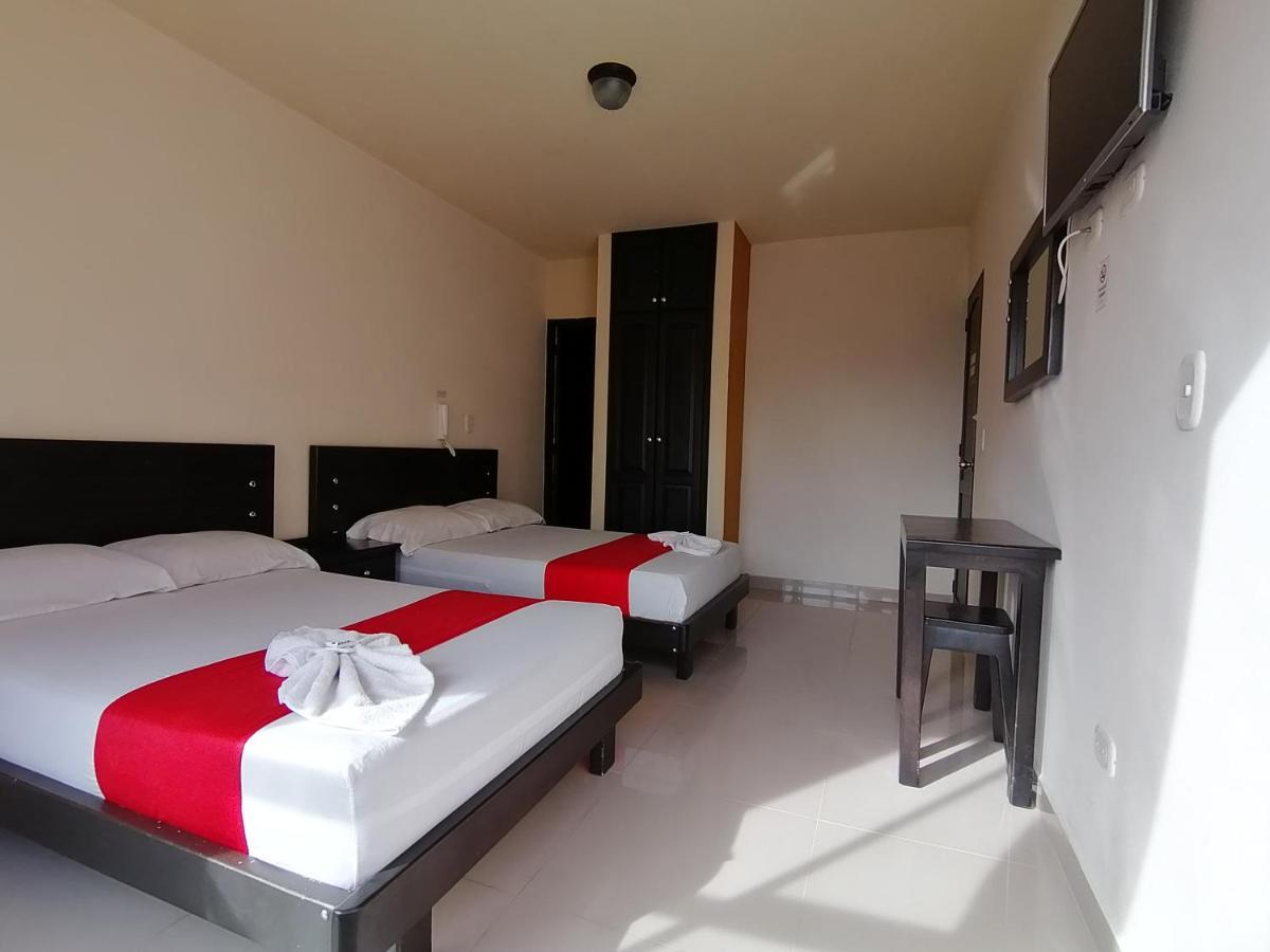 Hotel Portal Dorado 마리닐라 외부 사진